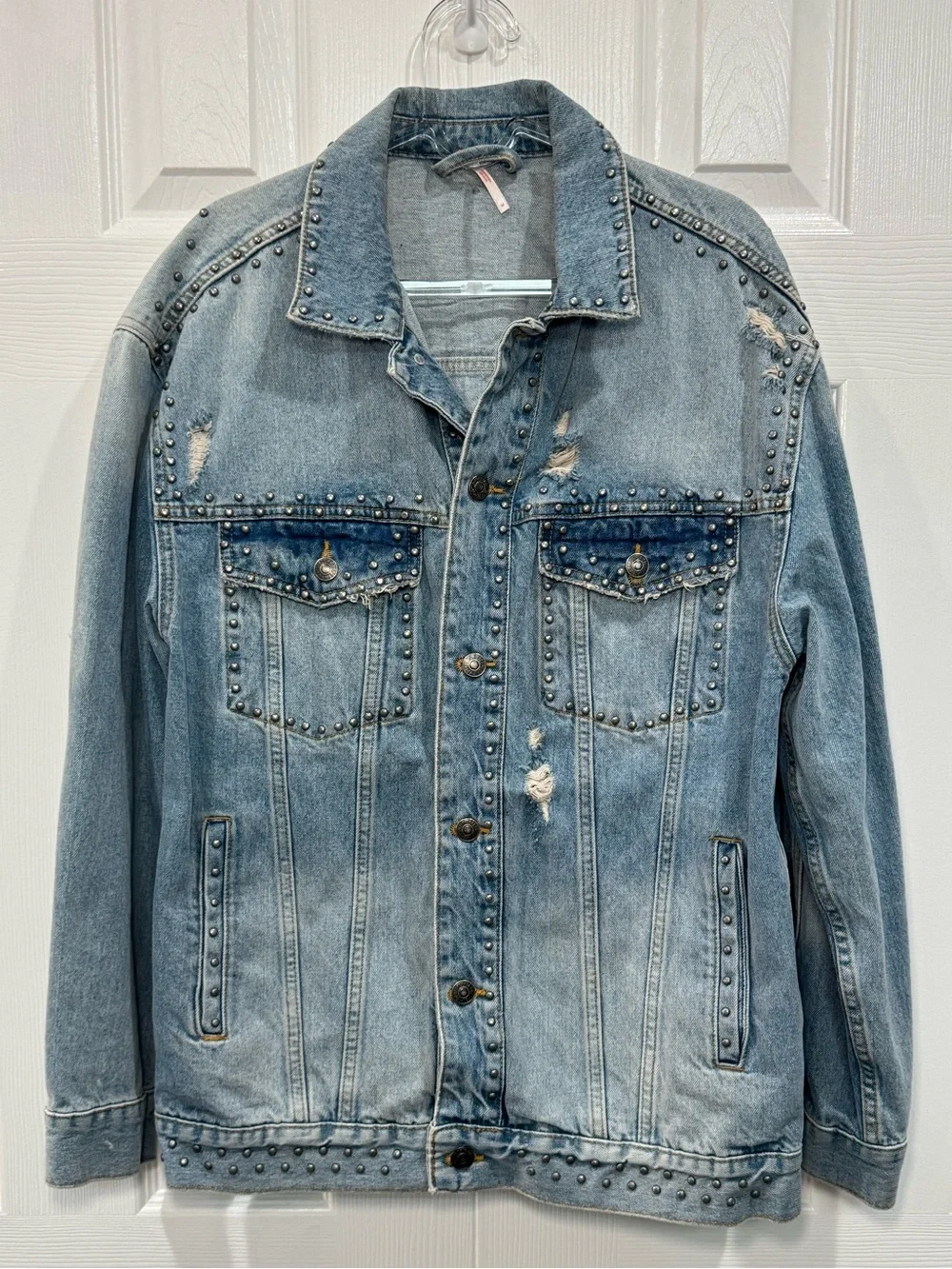 🔘👖 *RARE* Free People Studded Distressed embellished, Jean/denim‎ jacket 🔘👖